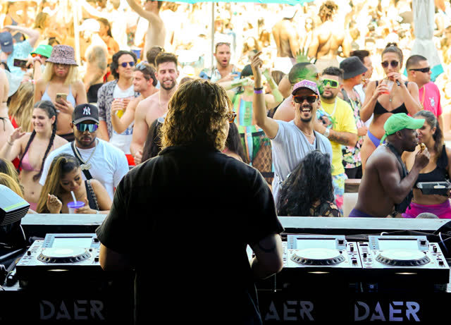 DAER Dayclub